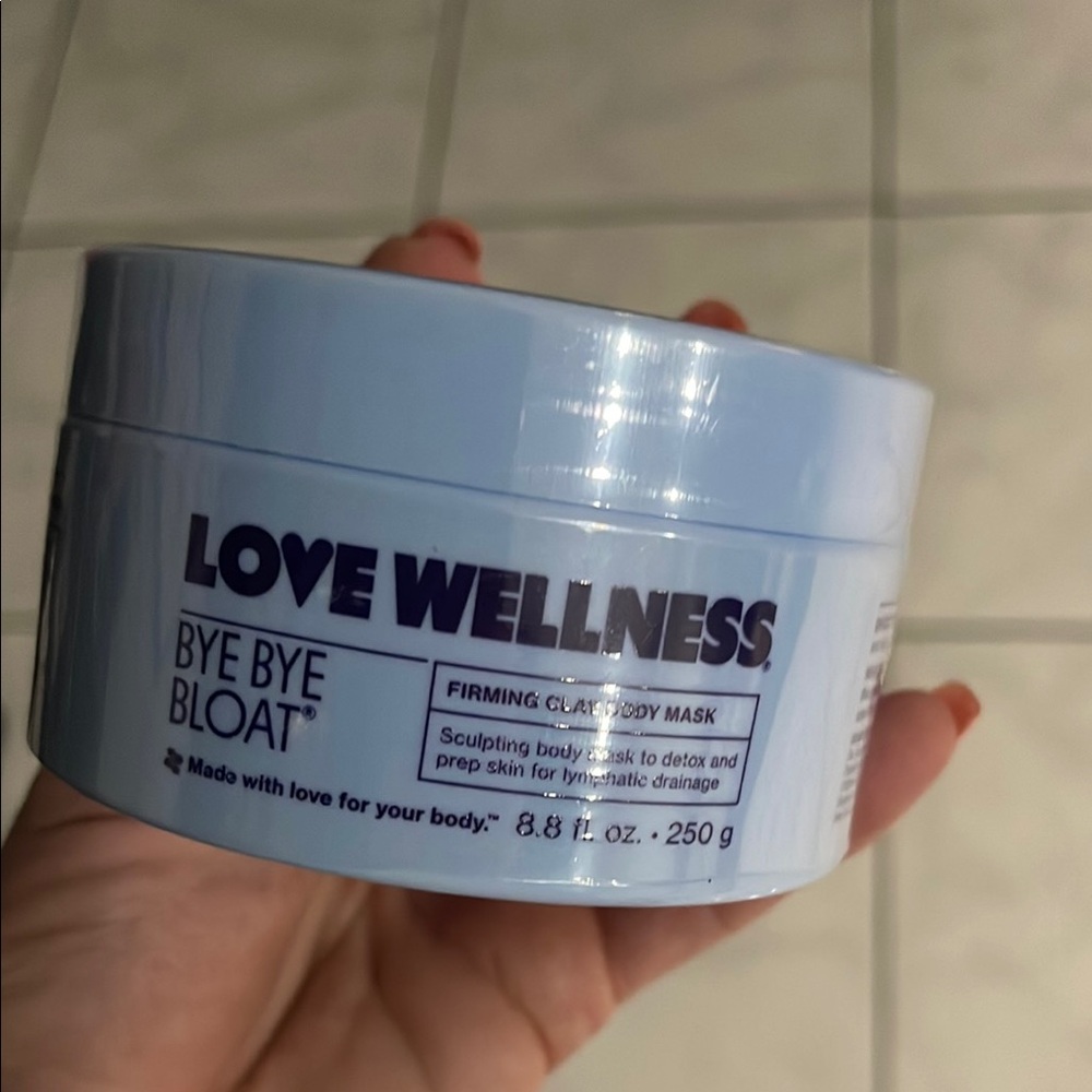 Firming Clay Body Mask in Light Blue Jar